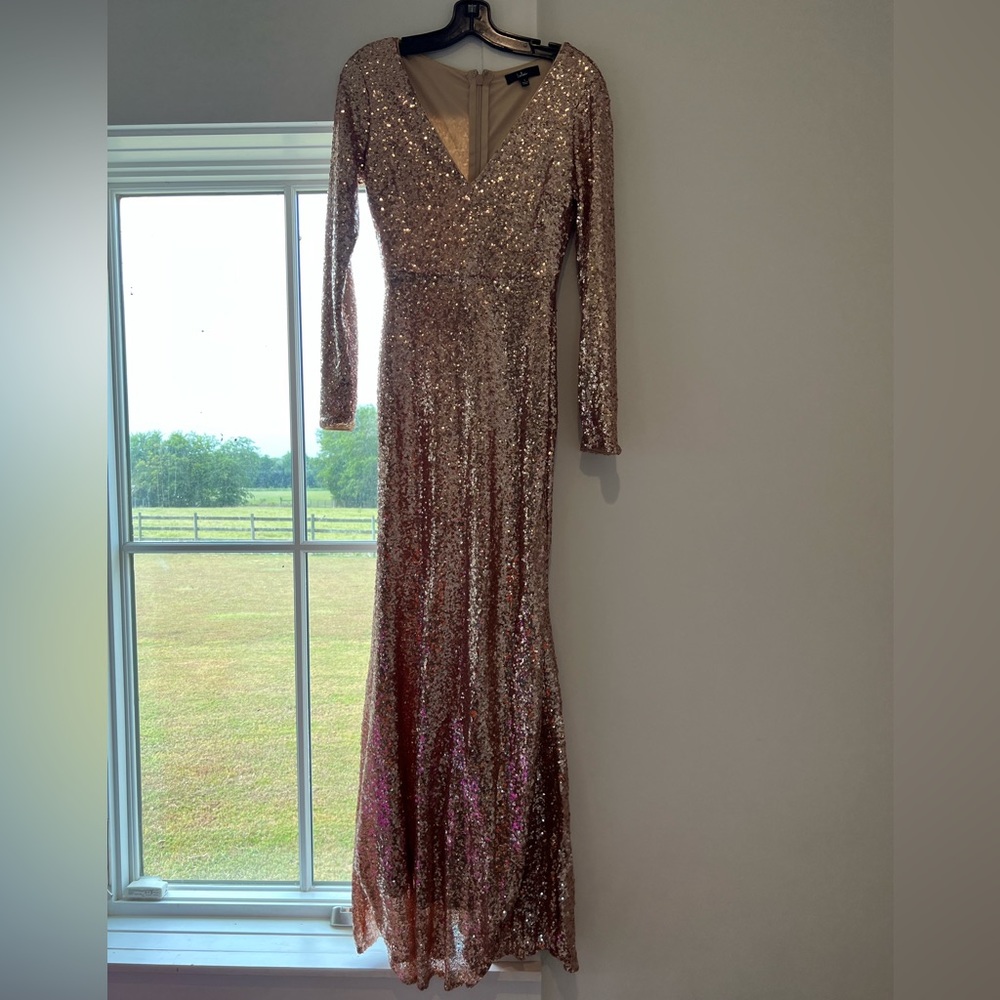 Lulu’s Rose gold long mermaid cut with long sleeves women’s dress, size Small